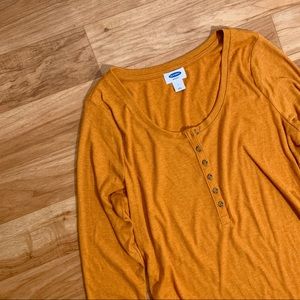 Old Navy Maternity Ribbed 3/4 Sleeve Henley